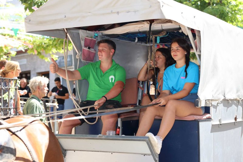 La presentació i l’entrada de la murta aporten l’ambient a l’arranc de les festes de Llíber La presentació i l’entrada de la murta aporten l’ambient a l’arranc de les festes de Llíber